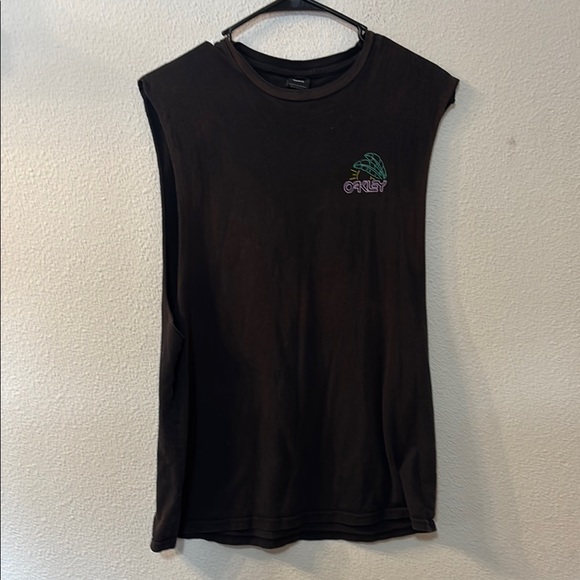Oakley Black Sleeveless Graphic Top - Picture 1 of 8